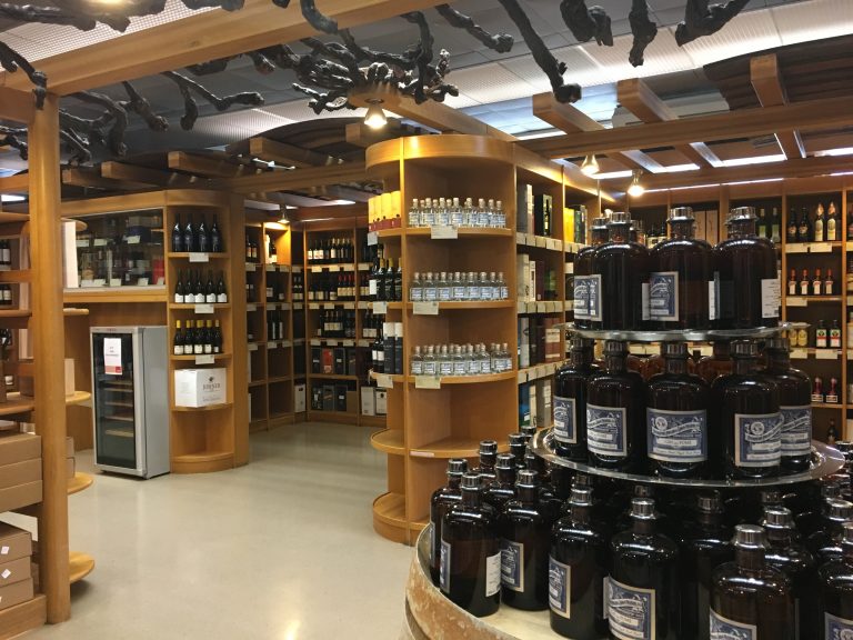 Smart Wine Shelf: l'IoT aiuta il cliente a scegliere il vino (e la cantina a capirne i gusti)
