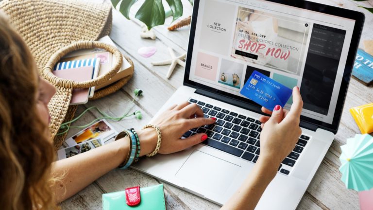 E-commerce B2C: cresce ancora l'acquisto di prodotti, ma nel "new normal" il ritmo è più moderato